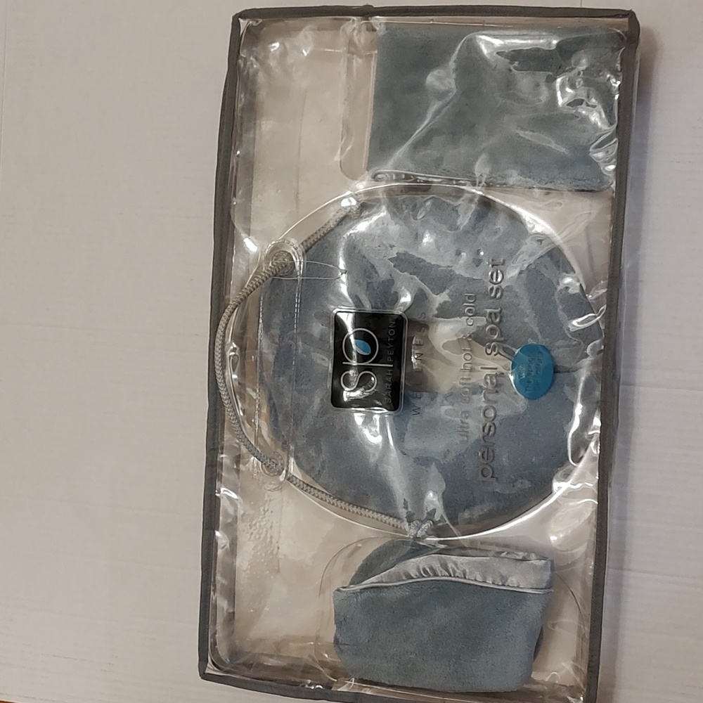 NWOT Personal Spa Set With Therapeutic Gel Inserts  Ultra Soft Hot And